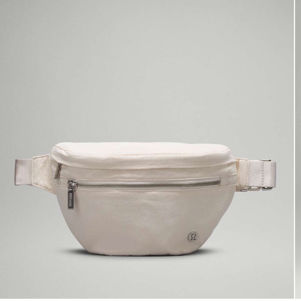 Lululemon white opal city adventurer 2.5L belt bag